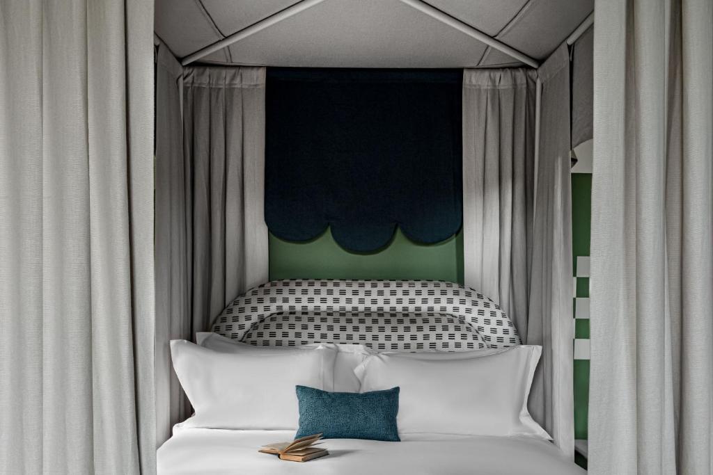 Cowley Manor Experimental - 