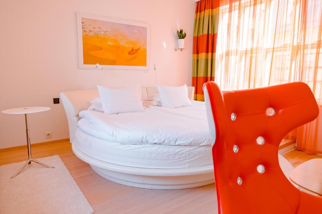 Postel nebo postele na pokoji v ubytování Avalon Hotel