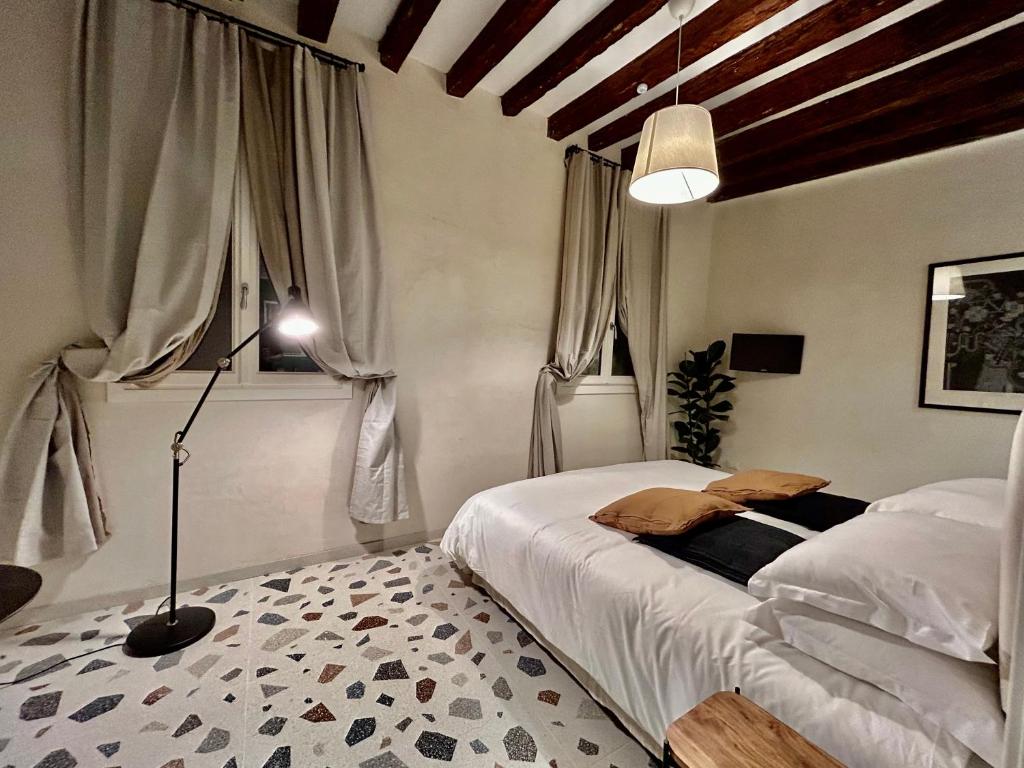 Farini Suites wi-fi - Double Room With Private Bathroom