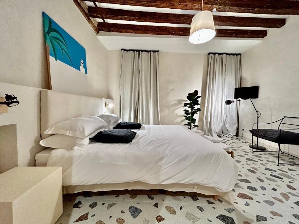 Farini Suites wi-fi - Double Room With Private Bathroom