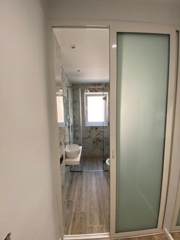 E Apartment - Imazhi 7