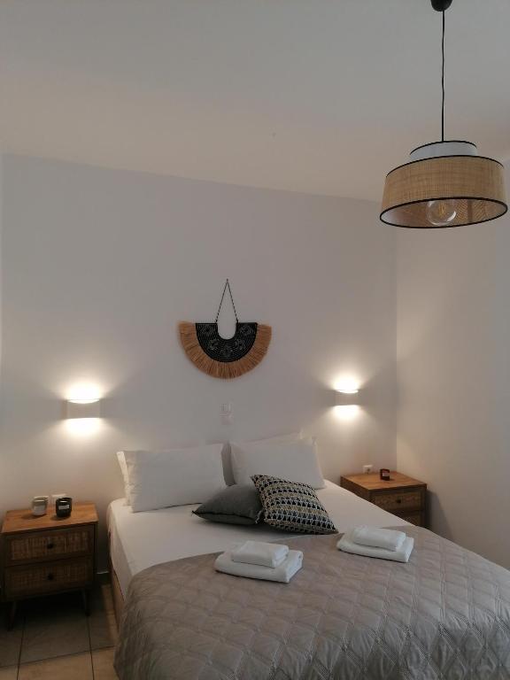 A bed or beds in a room at Zefyros Studios