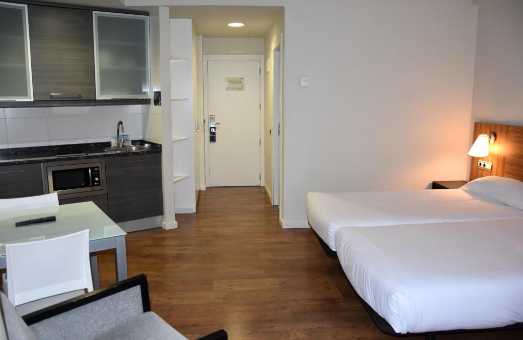 Postel nebo postele na pokoji v ubytování Hotel y Apartamentos SNÖ Isaba