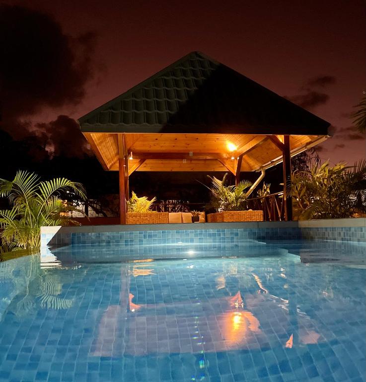 Bazén v ubytování Tropical Hideaway nebo v jeho okolí