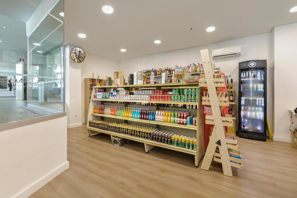 Supermarket lub sklepy w pobliżu tego aparthotelu
