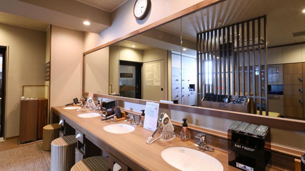 Restoran või mõni muu söögikoht majutusasutuses Dormy Inn Aomori Natural Hot Spring