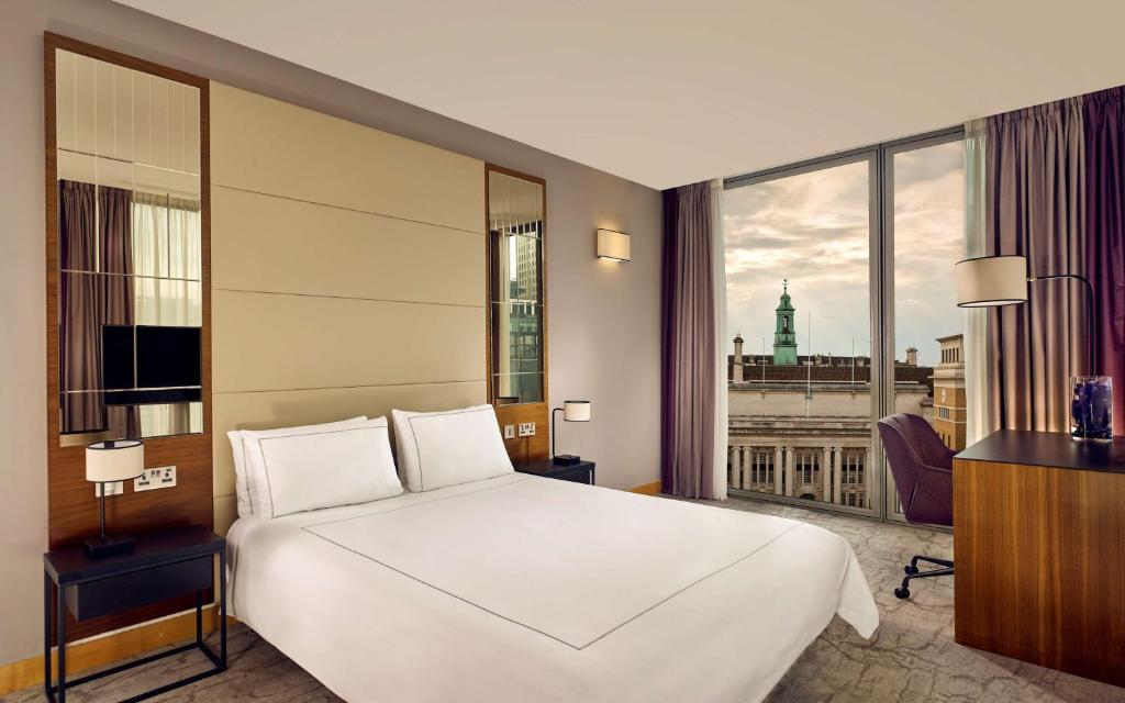
Superior Double Room with London Eye View
