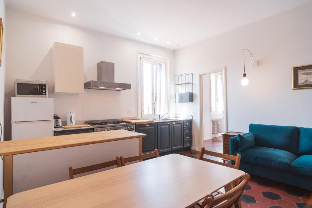 Kuchyňa alebo kuchynka v ubytovaní HC - Sunny Apartment in Testaccio!