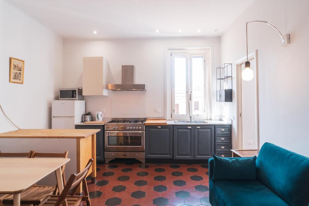 Kuchyňa alebo kuchynka v ubytovaní HC - Sunny Apartment in Testaccio!