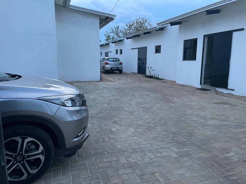 a car parked in a parking lot next to a building at Flat Dona D - Prox da JK in Palmas