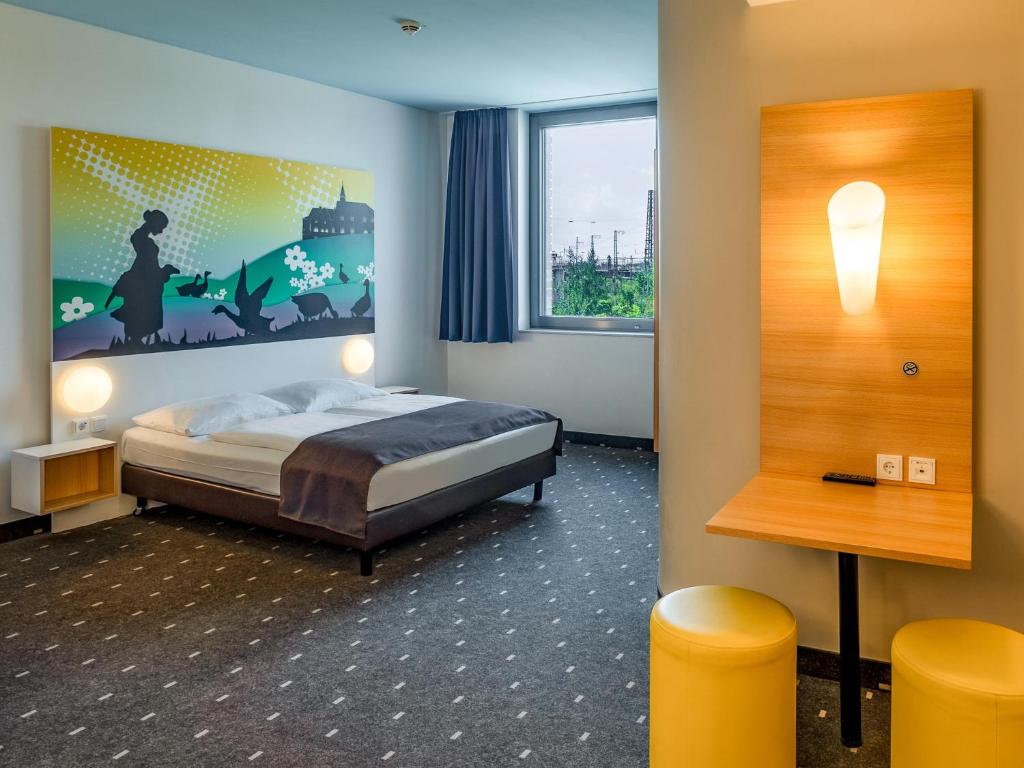 Postel nebo postele na pokoji v ubytování B&B Hotel Göttingen-City