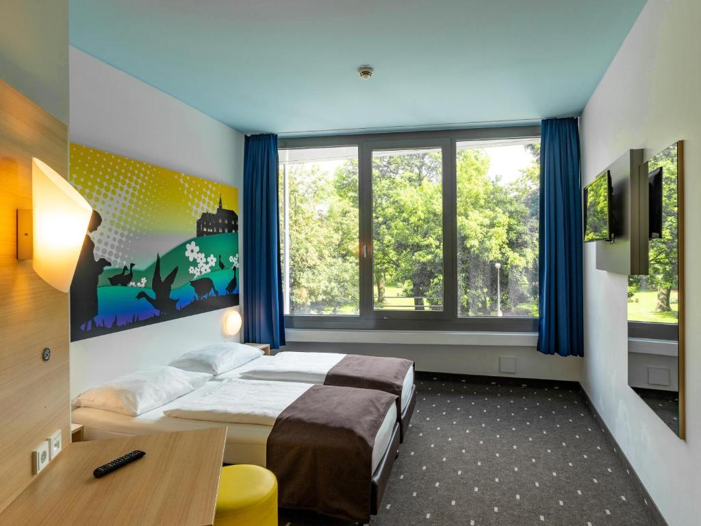 Postel nebo postele na pokoji v ubytování B&B Hotel Göttingen-City