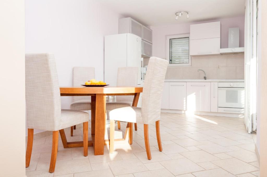 Kuchyň nebo kuchyňský kout v ubytování Apartments LILA AUREA