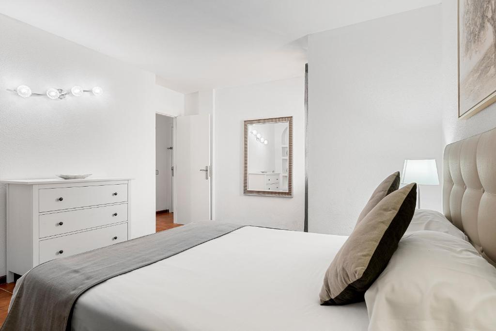 Paloma Beach Apartments - 
