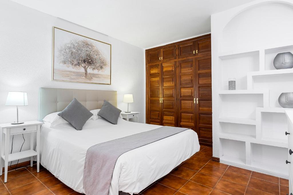 Paloma Beach Apartments - 