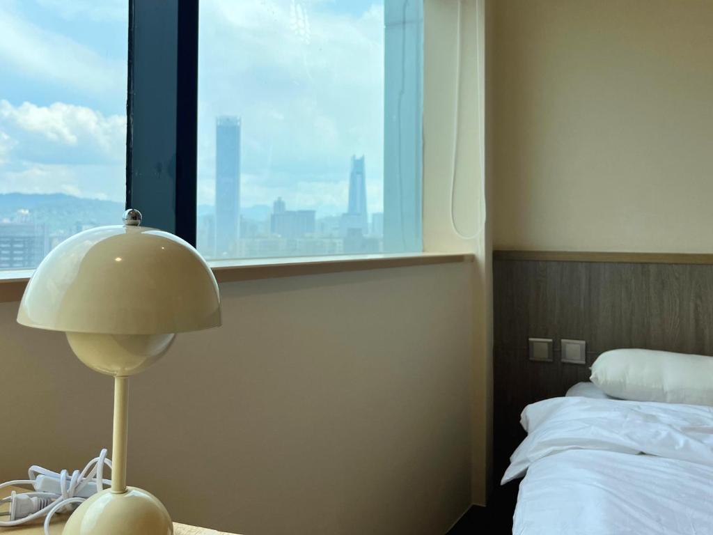 Postel nebo postele na pokoji v ubytování 小隱居Hermit Dorm-聖雄商旅