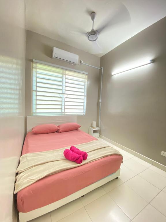 Postel nebo postele na pokoji v ubytování Homestay Aalaiya Bertam Kepala Batas - Fully Aircond