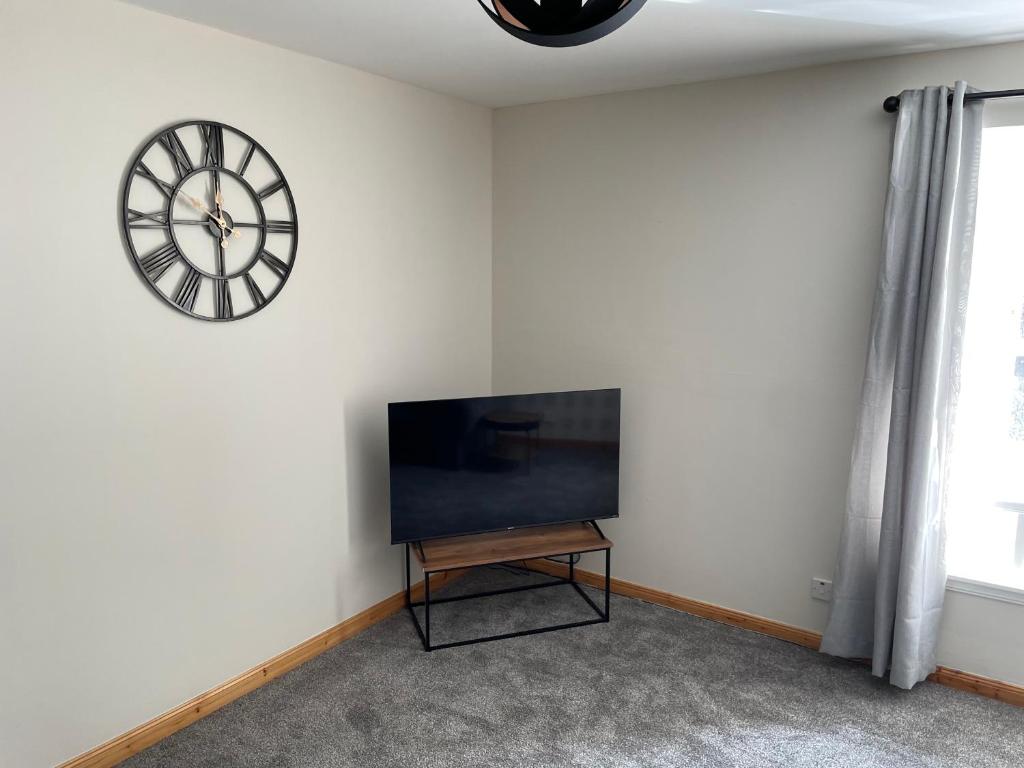 TV a/nebo společenská místnost v ubytování 3 Bedroom Townhouse on NC500, Wick, Highland