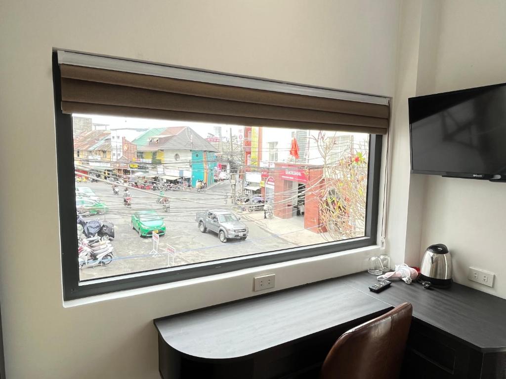 Una televisión o centro de entretenimiento en Tuyết Mai Hotel