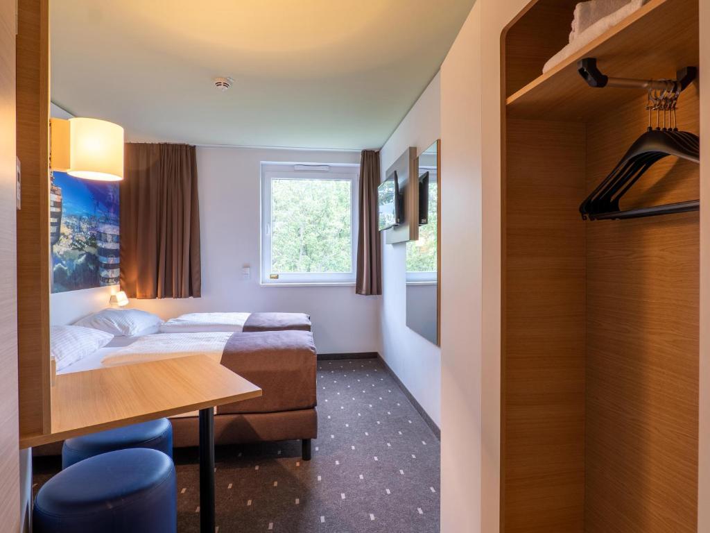 Postel nebo postele na pokoji v ubytování B&B Hotel Stuttgart-Airport/Messe
