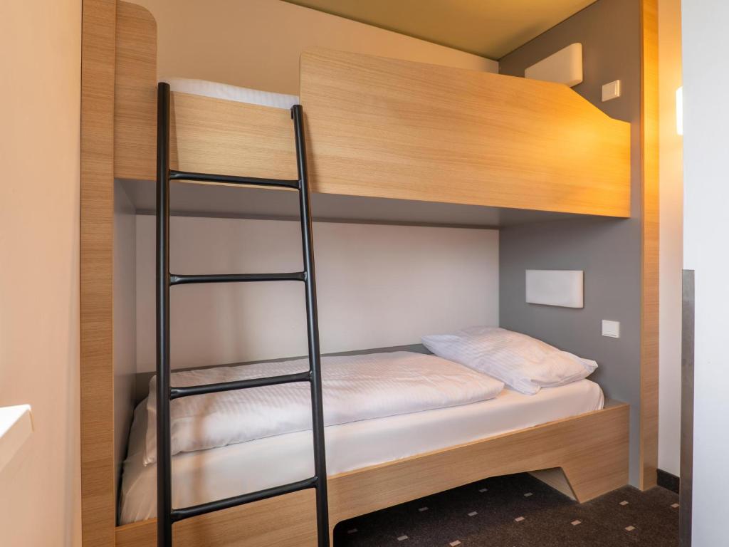 Postel nebo postele na pokoji v ubytování B&B Hotel Stuttgart-Airport/Messe