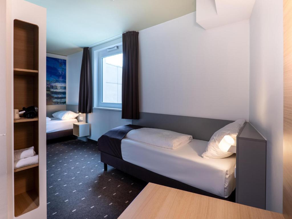 Postel nebo postele na pokoji v ubytování B&B Hotel Stuttgart-Airport/Messe