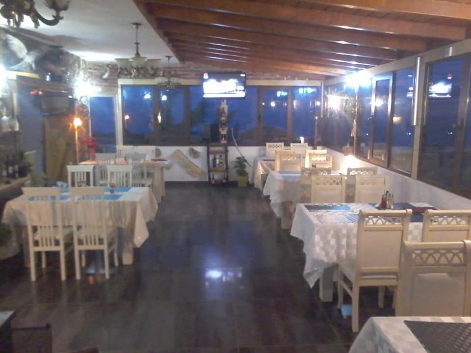 Restaurace v ubytování Hotel Villa Stone Dream Bar Restaurant
