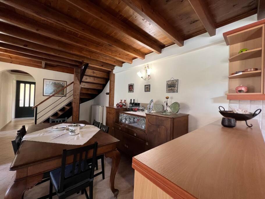 Kuchyň nebo kuchyňský kout v ubytování Zaros Cottage