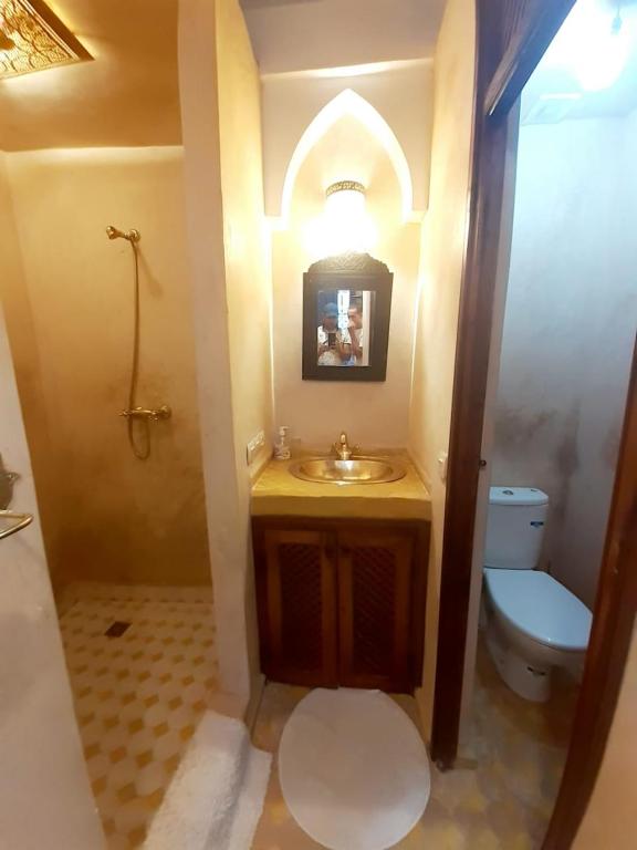 Koupelna v ubytování Riad Sable Chaud