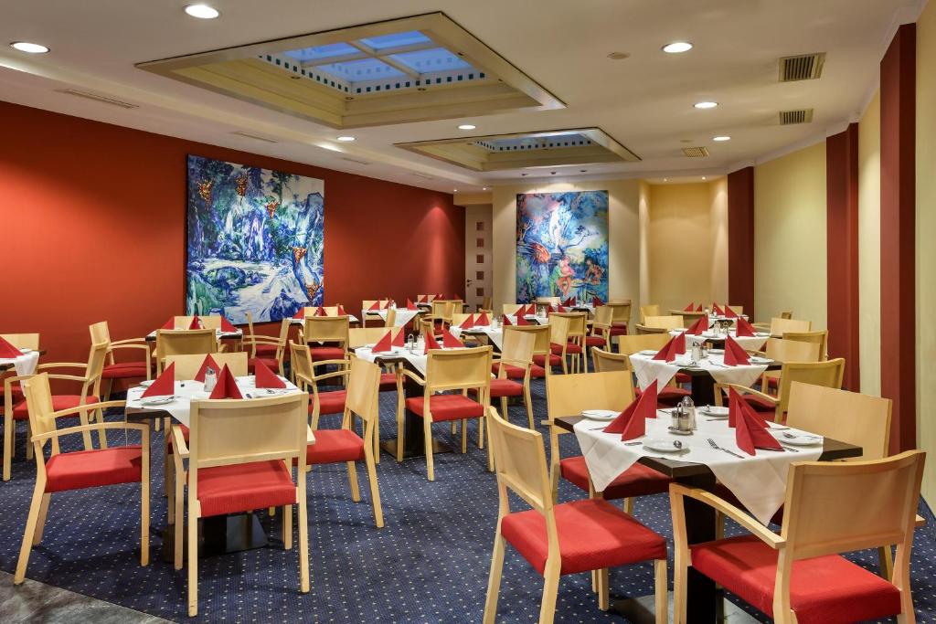 Un restaurant u otro lugar para comer en Austria Trend Hotel Ananas Wien