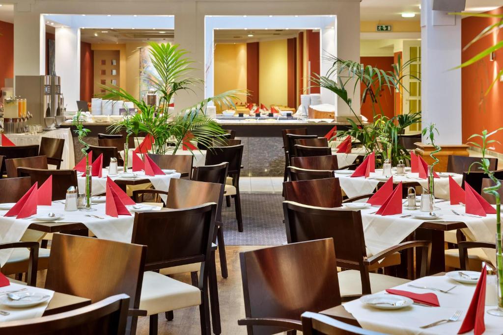 Un restaurant u otro lugar para comer en Austria Trend Hotel Ananas Wien