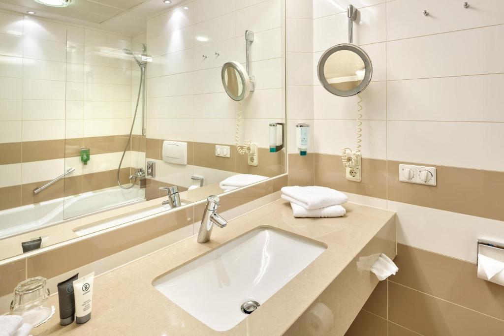 Koupelna v ubytování Hotel Schillerpark Linz, a member of Radisson Individuals
