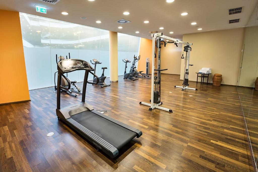 Austria Trend Hotel Savoyen Vienna - 4 stars superiorにあるフィットネスセンターまたはフィットネス設備