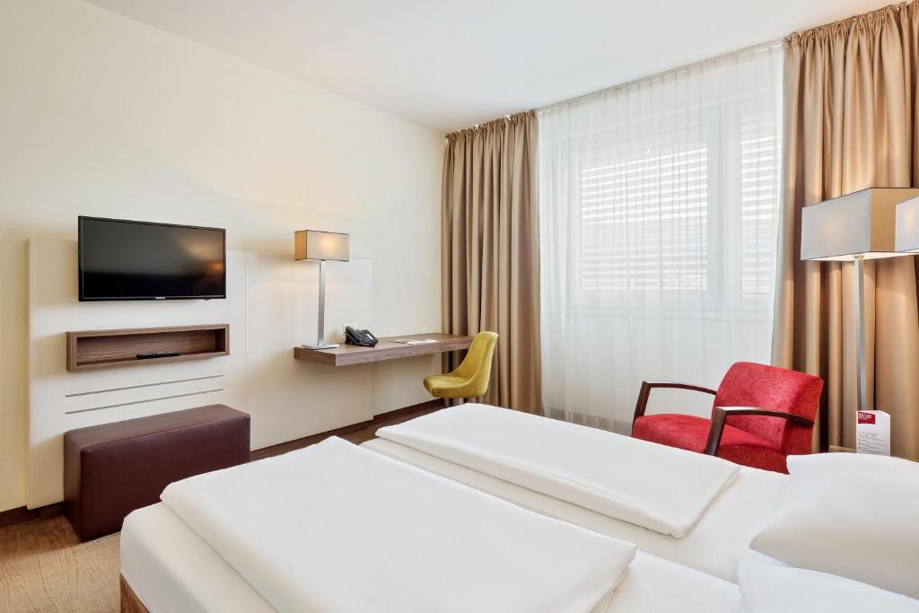 TV a/nebo společenská místnost v ubytování Austria Trend Hotel Doppio Wien