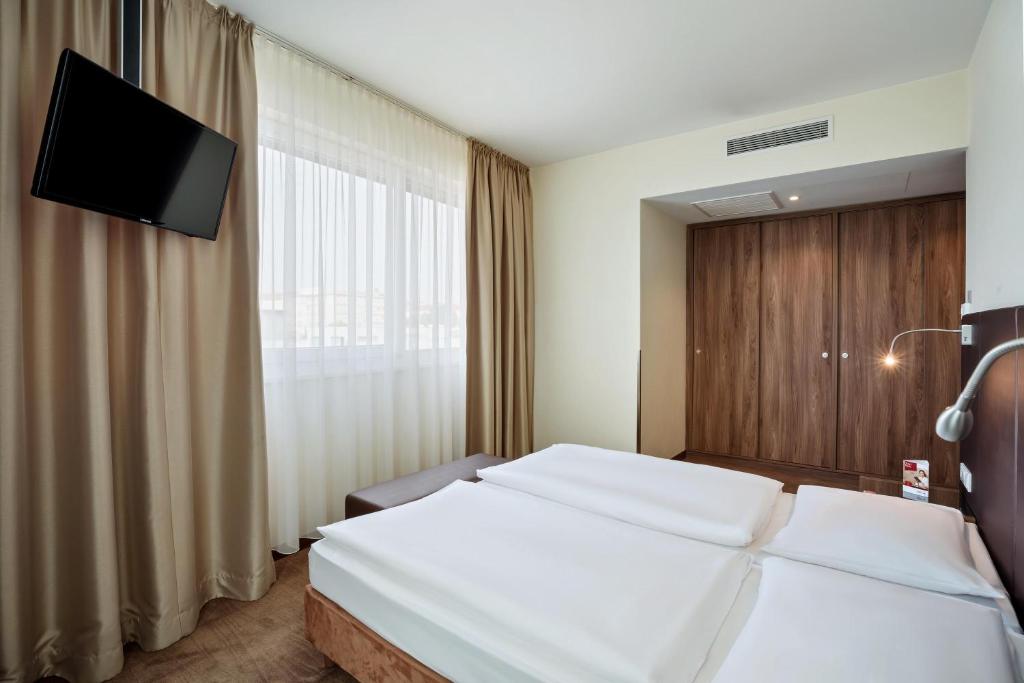 TV a/nebo společenská místnost v ubytování Austria Trend Hotel Doppio Wien