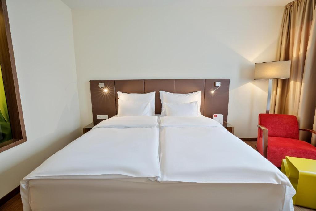 Postel nebo postele na pokoji v ubytování Austria Trend Hotel Doppio Wien