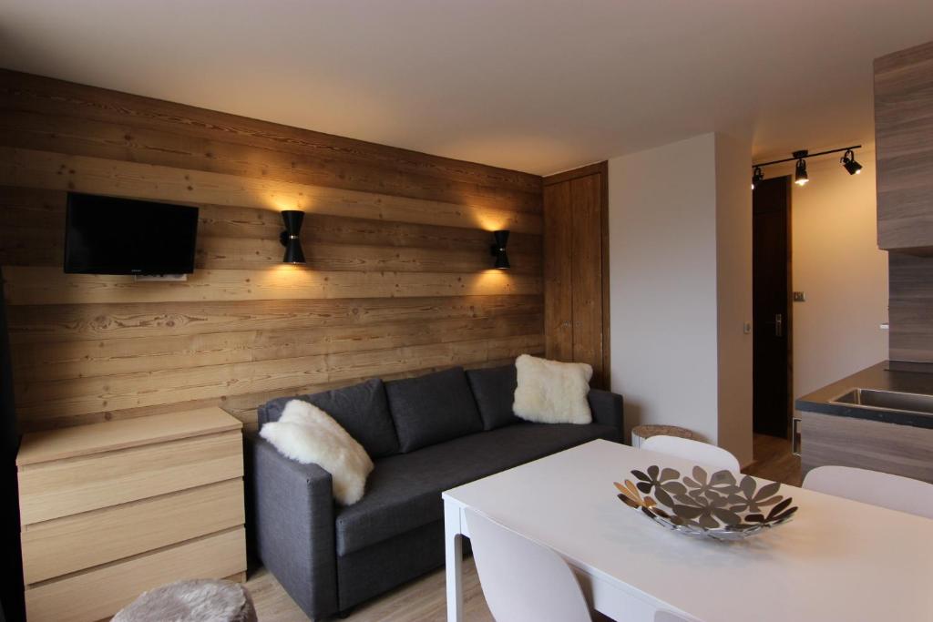 TV a/nebo společenská místnost v ubytování Trois Vallées Appartements VTI