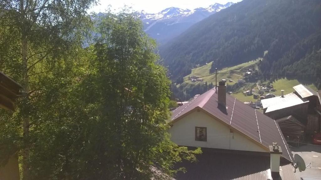 Výhľad na hory alebo výhľad na hory priamo z apartmánu