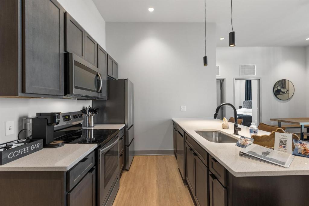 175 LEX - Walkable Downtown Lexington & Rupp Arena - Full Condos - Two-Bedroom Apartment