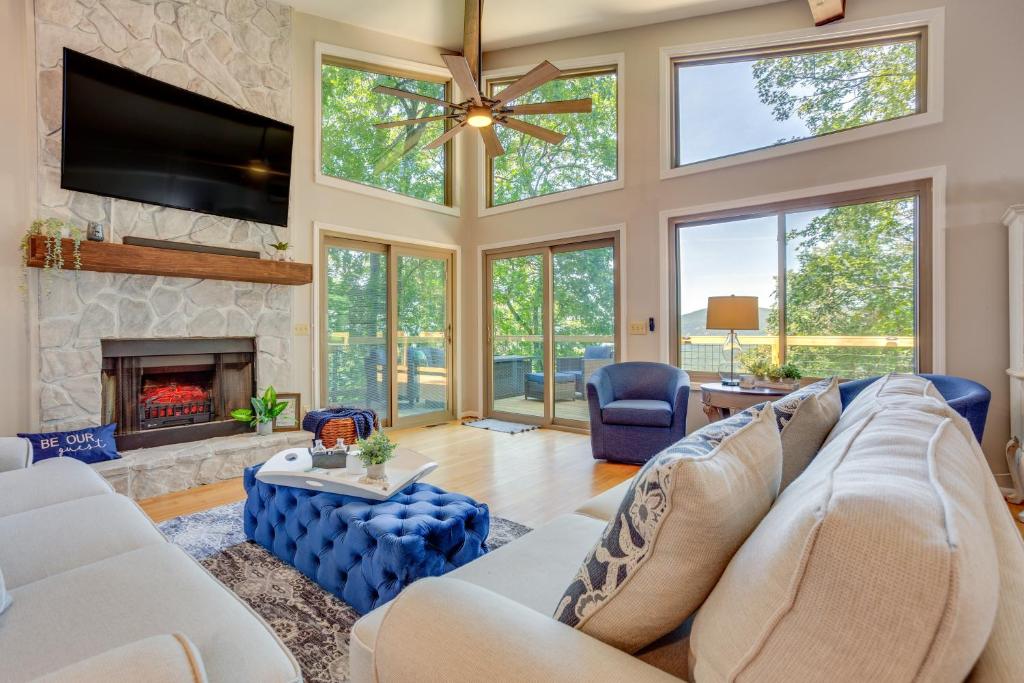 Jasper Vacation Rental with Decks, Fire Pit and Views!, Jasper (updated