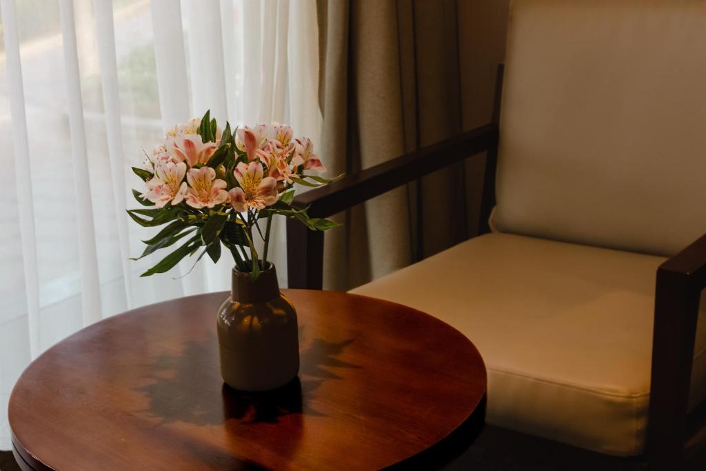 Postel nebo postele na pokoji v ubytování Terracotta Hotel & Resort Dalat