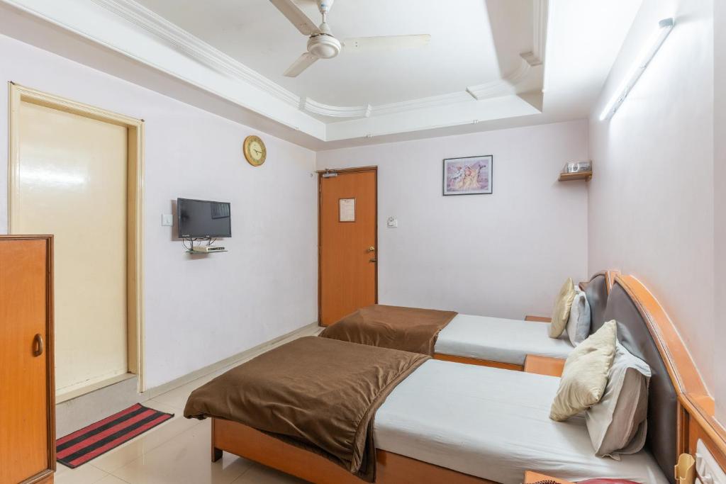 Postel nebo postele na pokoji v ubytování Hotel Sanmati