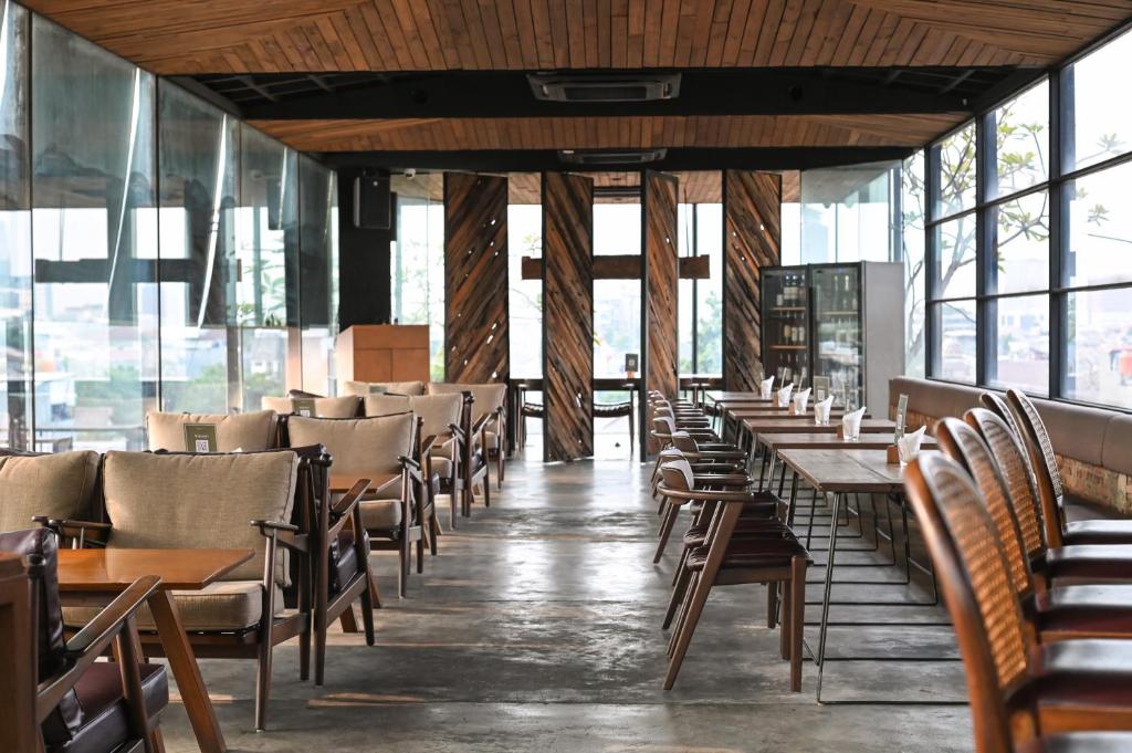 Restaurace v ubytování Miers Kuningan, ARTOTEL Curated