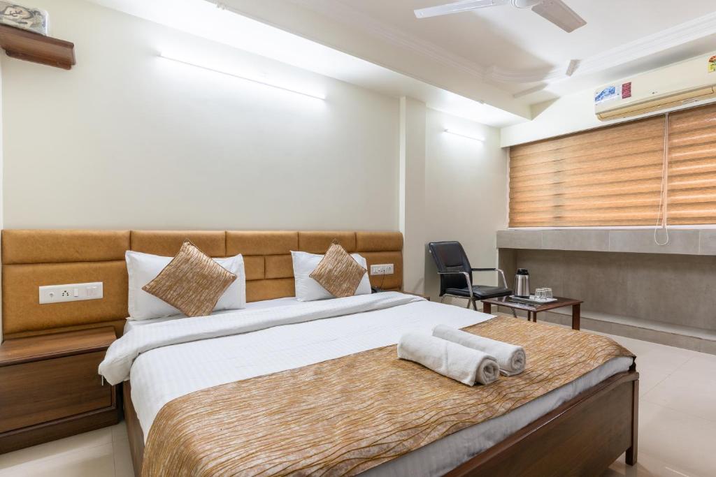 Postel nebo postele na pokoji v ubytování Hotel Sanmati