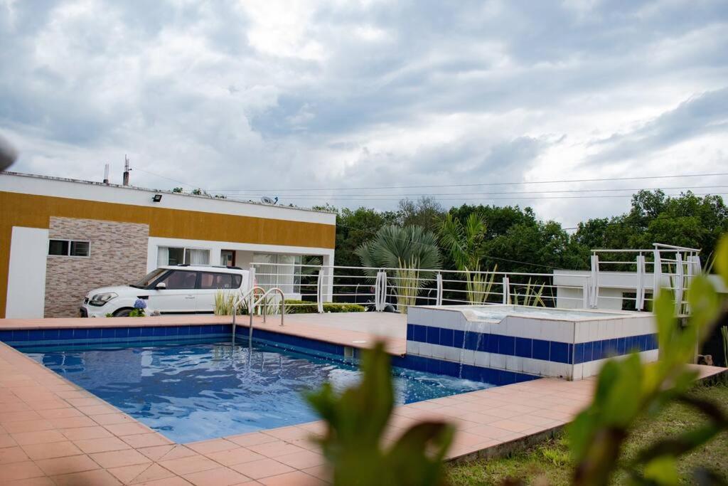 สระว่ายน้ำที่อยู่ใกล้ ๆ หรือใน Casa campestre en Popayán, para descansar, compartir con los tuyos