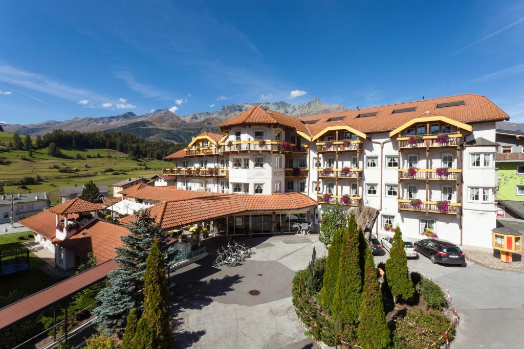 Nespecifikovaný výhled na hory nebo výhled na hory při pohledu z hotelu