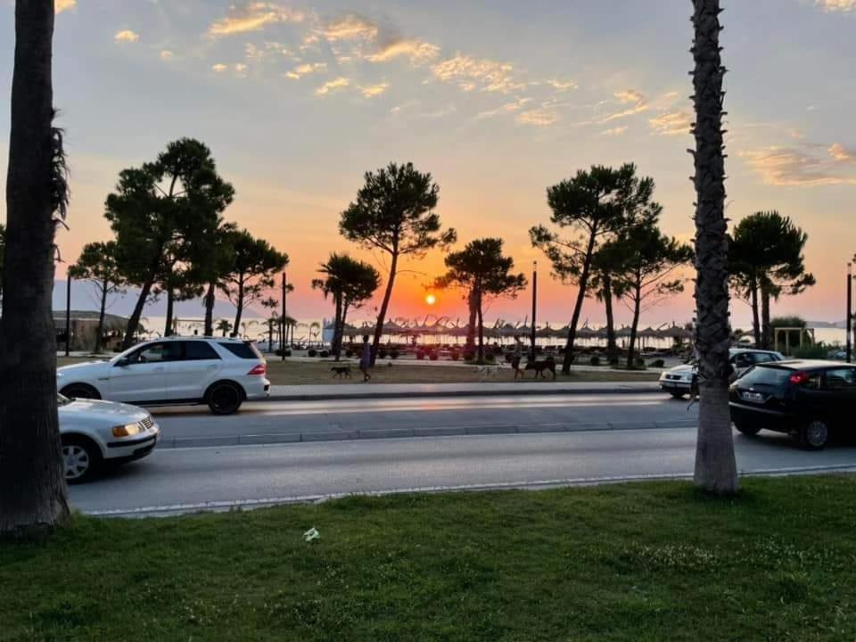 PALMS & SUNSET GUEST HOUSE - Imazhi 1