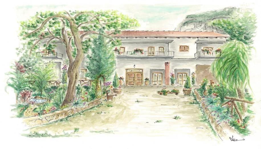 eine Zeichnung eines Hauses mit einem Hof in der Unterkunft RESIDENZA RURALE L'ANTICO CASTAGNETO in Sicignano degli Alburni