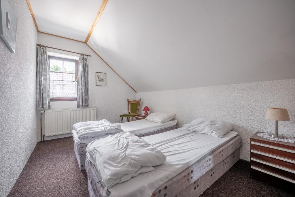 Łóżko lub łóżka w pokoju w obiekcie Vakantiehuis Cerny Dul 259
