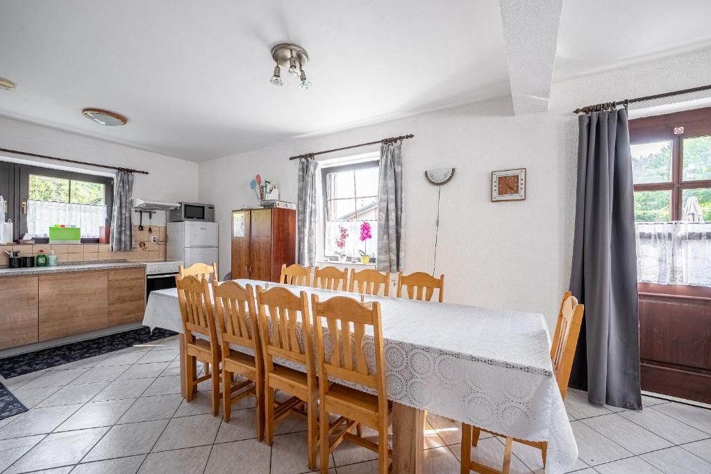 Kuchnia lub aneks kuchenny w obiekcie Vakantiehuis Cerny Dul 259